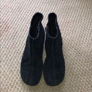 Aerosoles suede booties